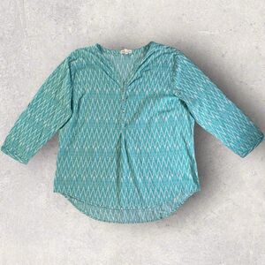 Hester & Orchard Women’s 3/4 Button Shirt Roll Tab Sleeve - Teal Chevron Pattern